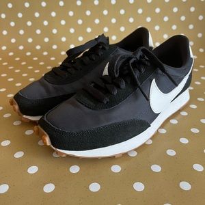 Nike DayBreak Black White Gum Waffle Sneakers Shoes CK2351 001 Womens Size 5.5